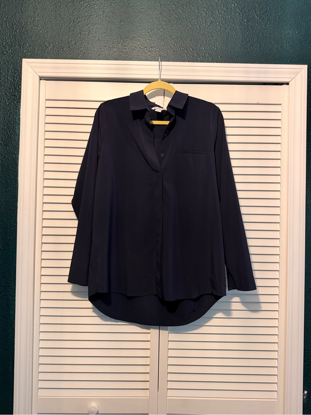 Women's Navy Long-Sleeve Button Front Blouse— Urbanite 2.0